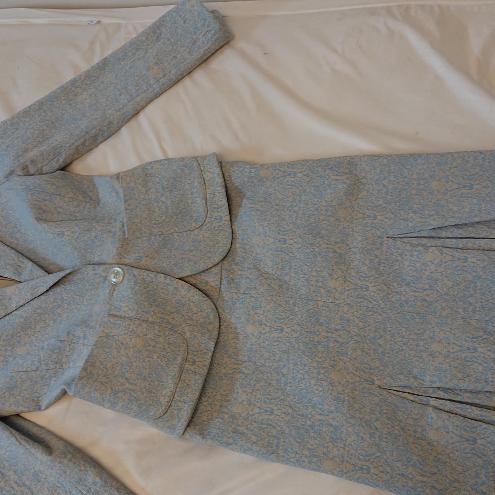 View Collection Suit - Picture 3 of 4